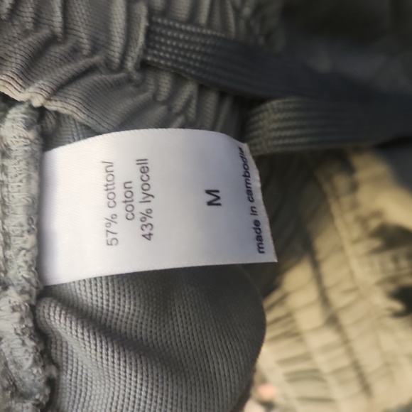 Maurices olive green shorts size medium - Picture 4 of 4